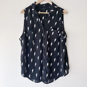 Torrid Black and White Thunder Bolt Print Sleeveless Button Up Plus Size 2